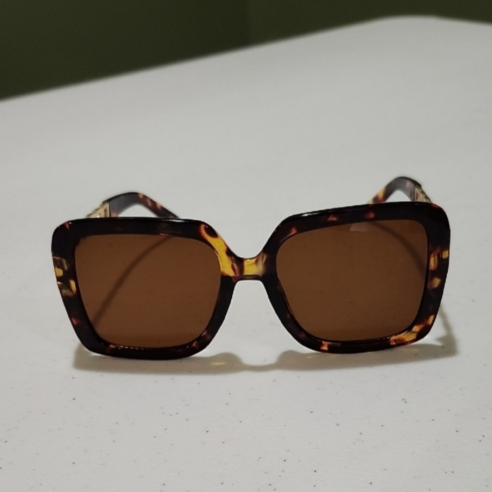 TORTOISE SHELL SQUARE SUNGLASSES